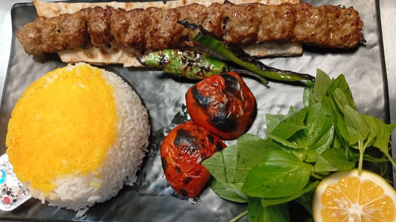 چلو کباب لقمه